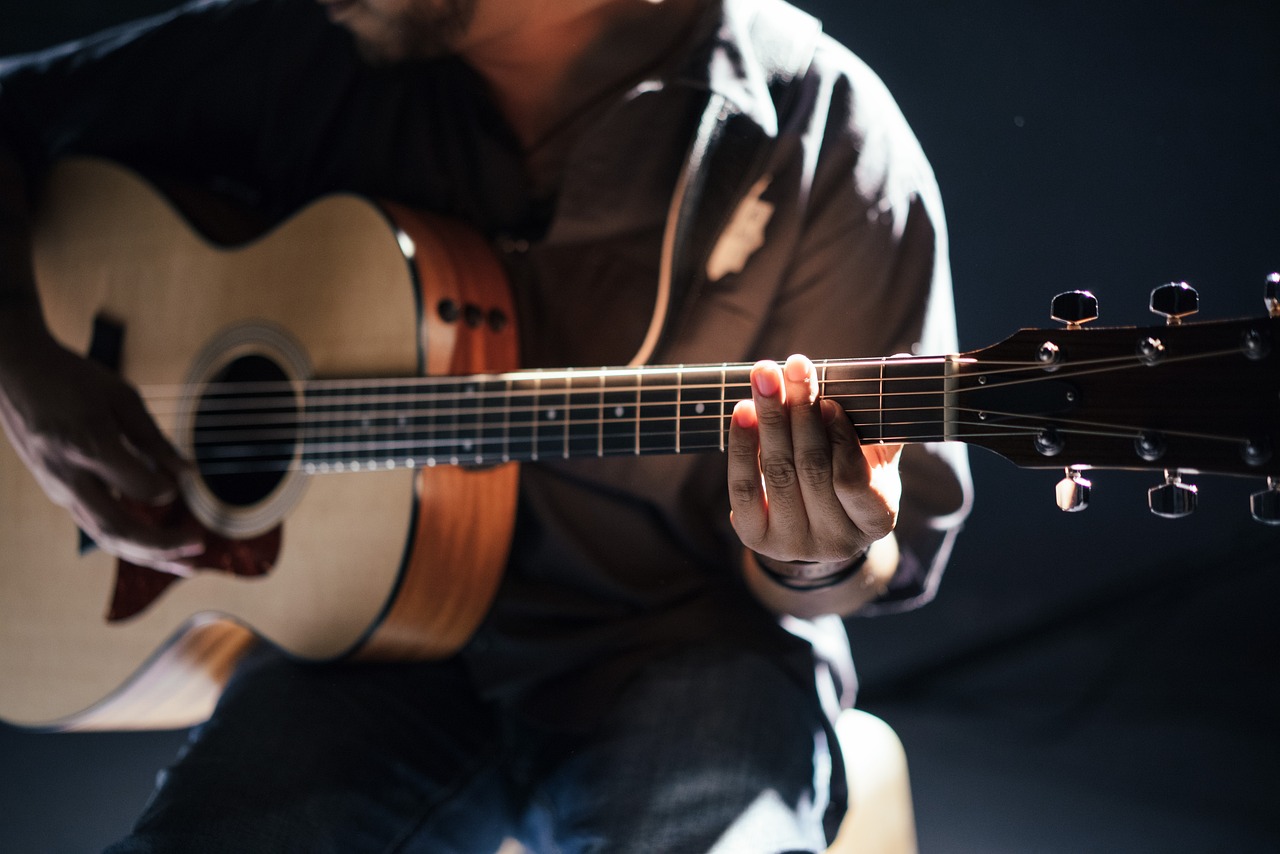 acoustic guitar guitarist 1851248